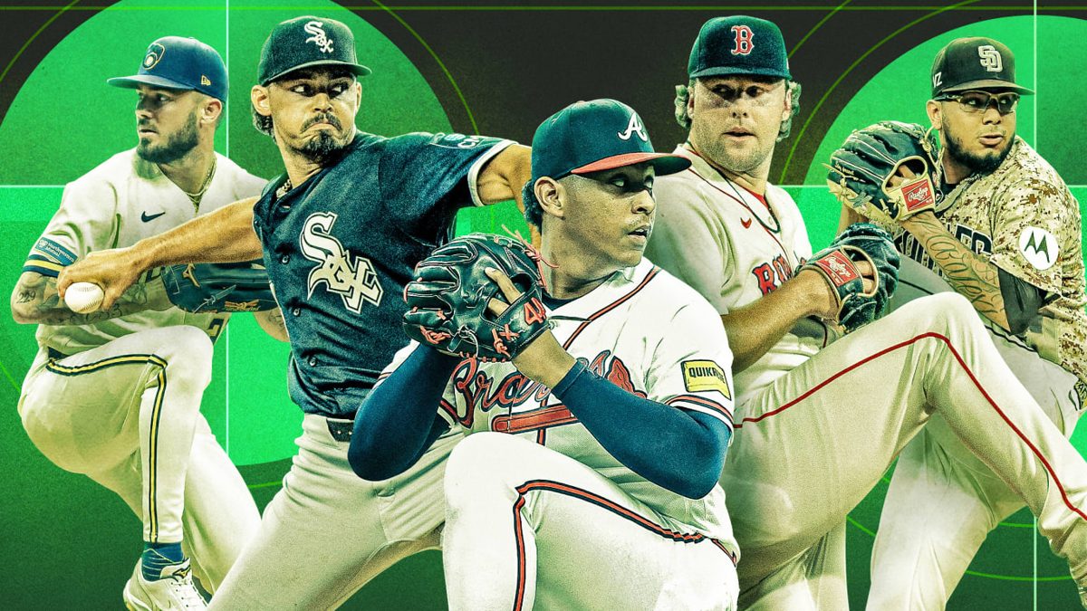 Lanzador relevista en el montículo durante un juego de playoffs de MLB en 2026