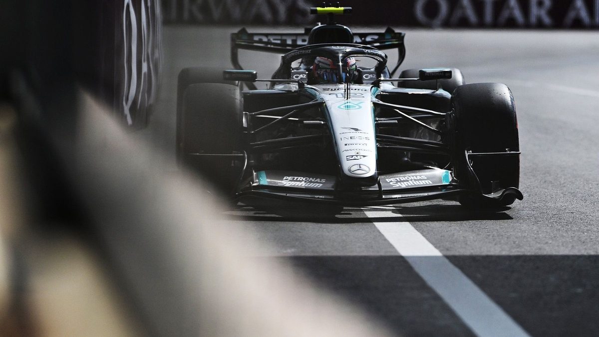 Kimi Antonelli al volante del Mercedes en el Gran Premio de Azerbaiyán de Fórmula 1 en Bakú