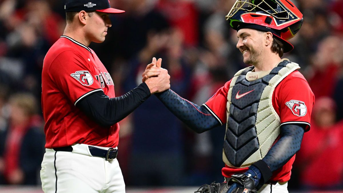 José Ramírez celebra su jonrón de dos carreras en el Juego 5 de la ALDS 2026 en Progressive Field