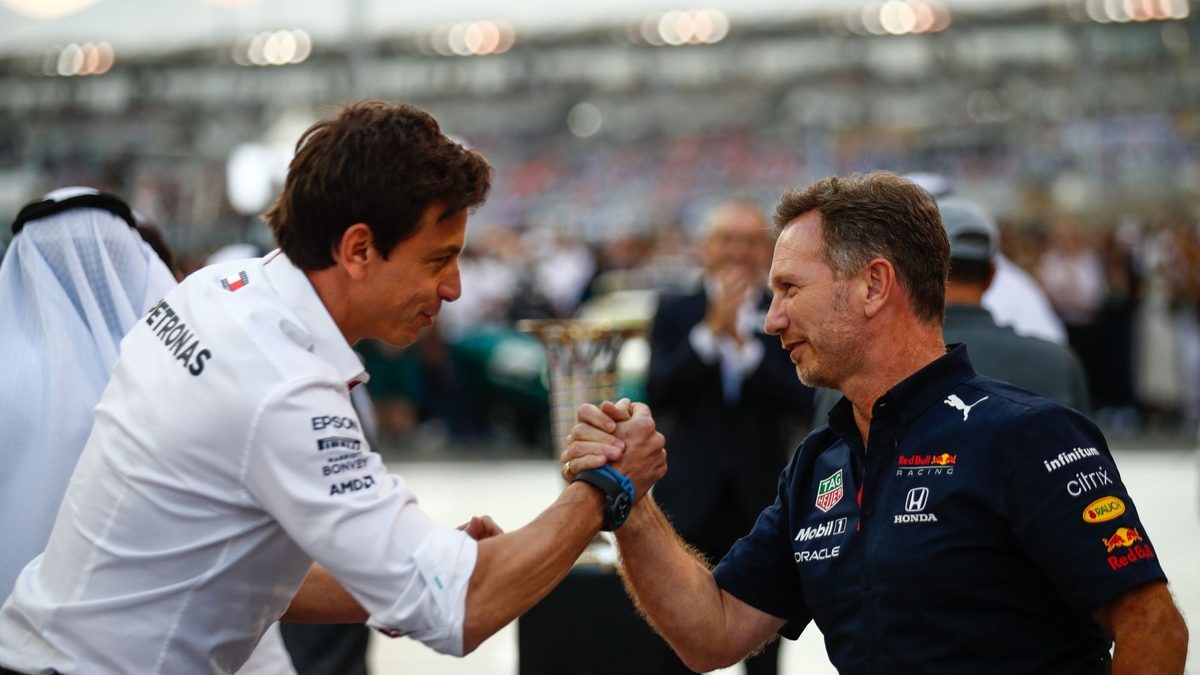 Christian Horner y Toto Wolff enfrentados en el paddock de Fórmula 1