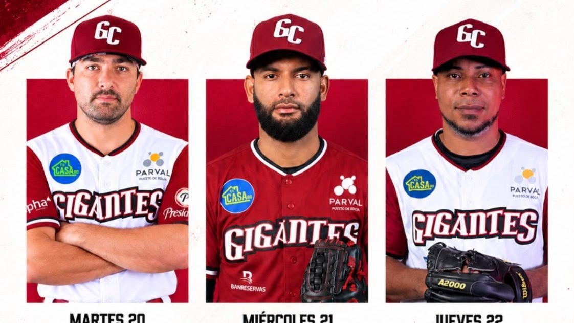 Lanzador de los Gigantes del Cibao en el montículo del estadio Julián Javier en San Francisco de Macorís