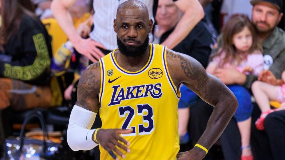 Rob Pelinka, director general de los Lakers, en rueda de prensa sobre la salida de LeBron James