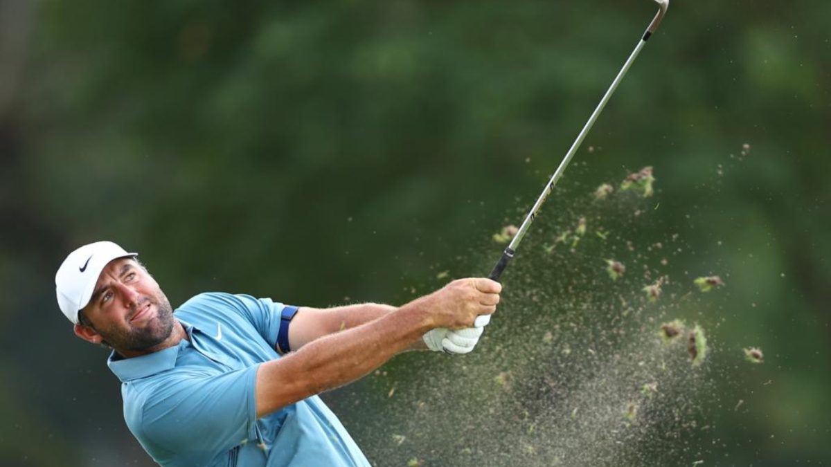 Scottie Scheffler celebrando su victoria en The Tour Championship en East Lake Golf Club, Atlanta