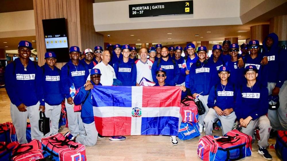 Selección dominicana de béisbol U-15 lista para abordar vuelo rumbo a Mérida, México, Copa Mundial 2026
