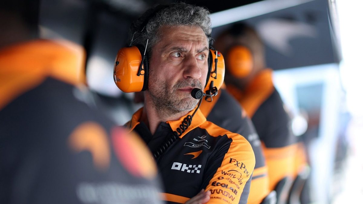 Andrea Stella, jefe de McLaren, durante el Gran Premio de Azerbaiyán de Fórmula 1 en el circuito urbano de Bakú