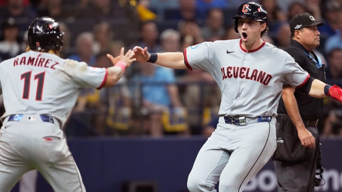 José Ramírez y compañeros de los Guardianes celebran la victoria 7-3 sobre los Rays en el Juego 1 de la SCLA 2026