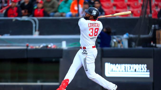 Franchy Cordero celebra su grand slam con los Toros de Tijuana en el Juego 2 de la Serie del Rey 2026