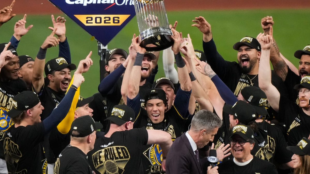 Jugadores de los Milwaukee Brewers celebrando el campeonato de la Serie Mundial 2026 en Tropicana Field