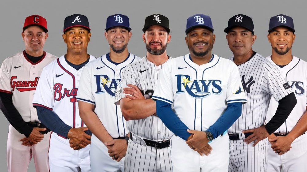 Jugadores dominicanos celebran en dugout durante las Series Divisionales de MLB 2026