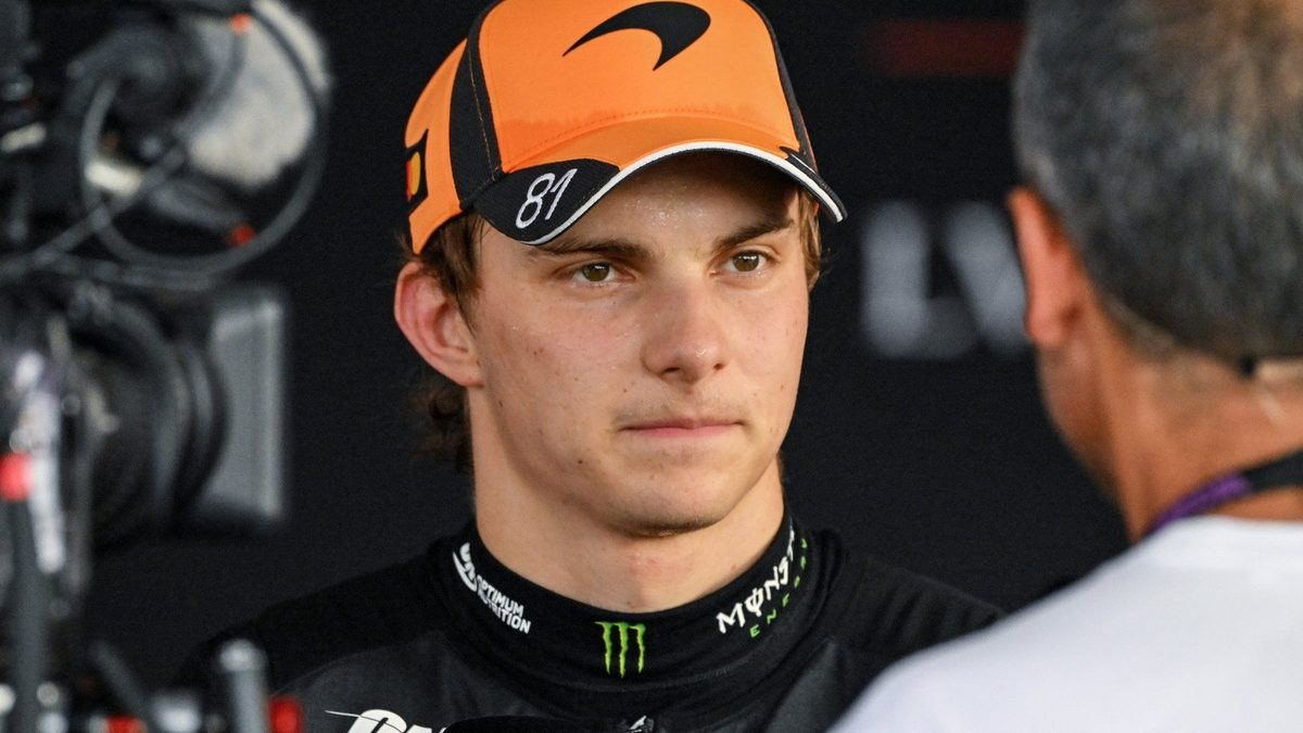 Oscar Piastri y Lando Norris tras el choque en la carrera sprint del Gran Premio de Singapur de F1