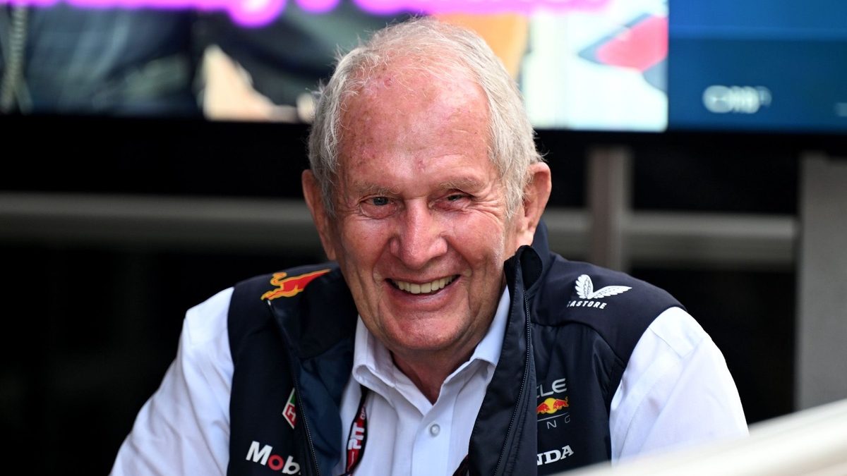Helmut Marko, exasesor de Red Bull Racing, en el acto de presentación como inversor de Lebensstimmen en Viena