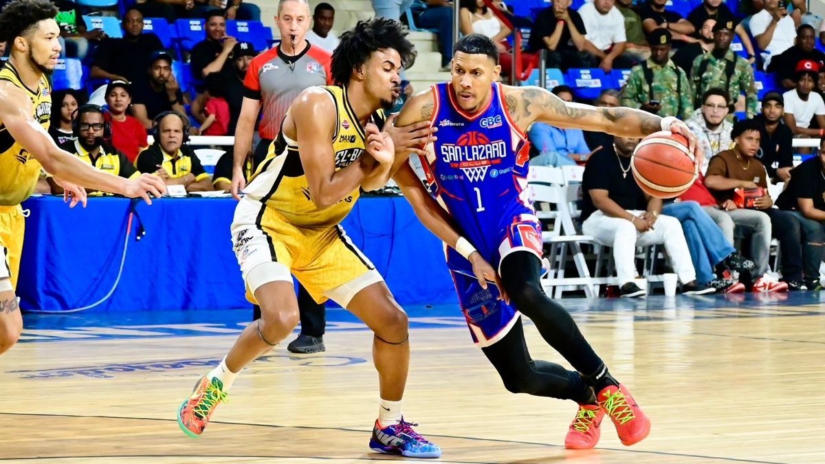 Cancha del TBS Distrito 2026 con gradas con poca asistencia en una de las primeras jornadas del torneo