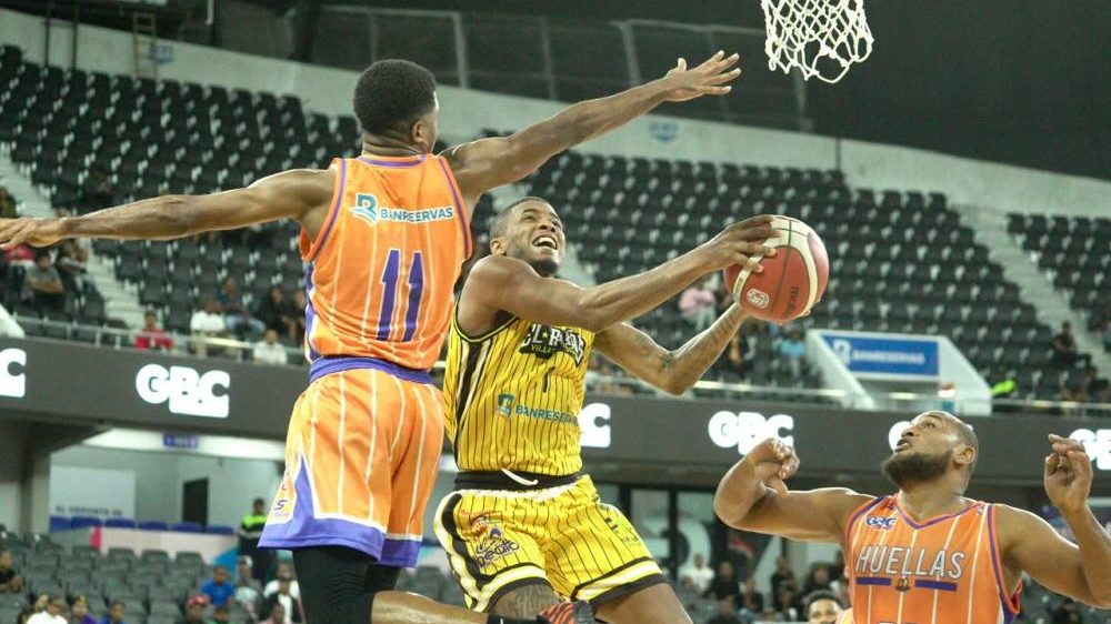 Bryan Ramírez liderando al club Rafael Barias ante Huellas del Siglo en el Virgilio Travieso Soto durante el TBS Distrito 2026