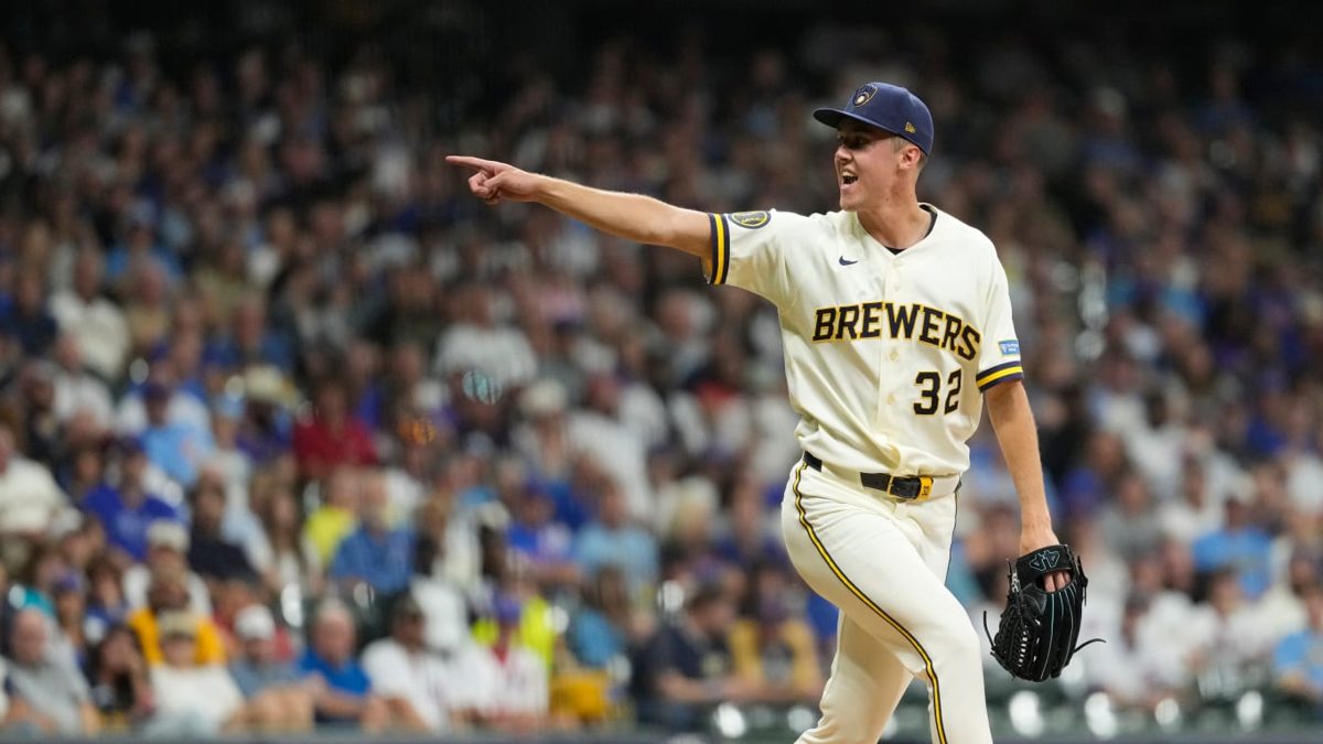 Jacob Misiorowski lanzando a más de 100 millas por hora en el montículo de los Milwaukee Brewers durante la temporada 2026