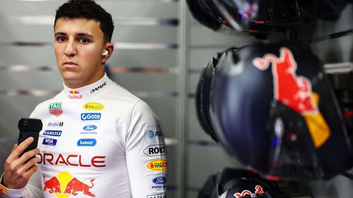 Isack Hadjar pilotando su Red Bull durante la clasificación del Gran Premio de Estados Unidos en el Circuit of the Americas