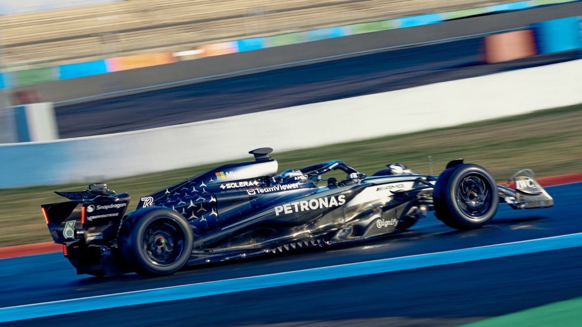 Frederik Vesti al volante del Mercedes en el test de Pirelli en el circuito de Magny-Cours para neumáticos 2027