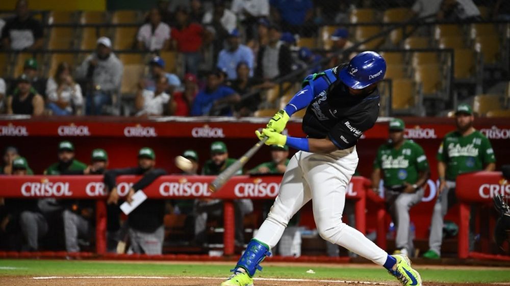 Mel Rojas Jr. conecta jonrón de tres carreras para los Tigres del Licey en el Estadio Quisqueya Juan Marichal