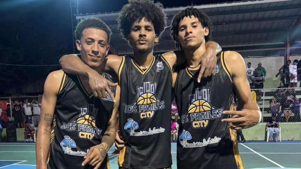 Cancha de baloncesto de la comunidad de Madeja durante el torneo superior del club Fuerza Juvenil