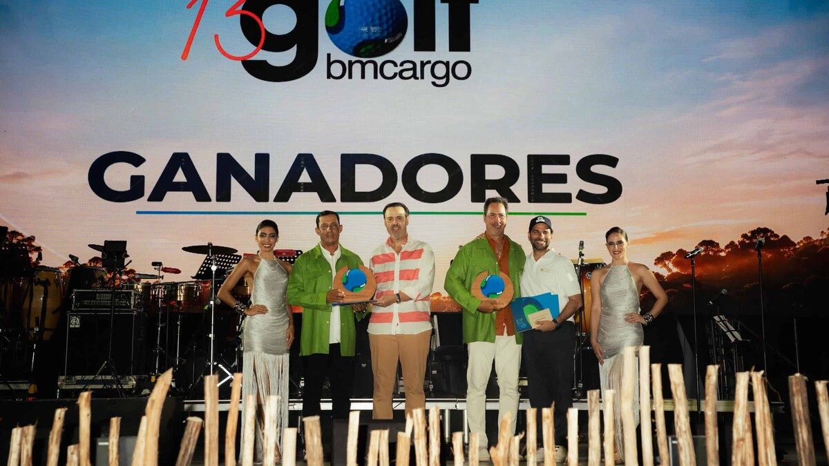 Jugadores en Corales Golf Course durante el 13.º torneo invitacional de golf de BMCargo en Puntacana Resort