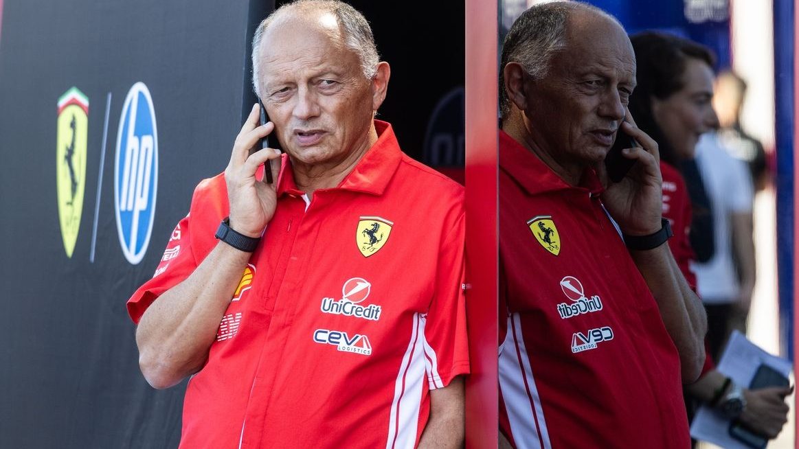Frédéric Vasseur atendiendo micrófonos en el paddock del Gran Premio de Azerbaiyán 2026