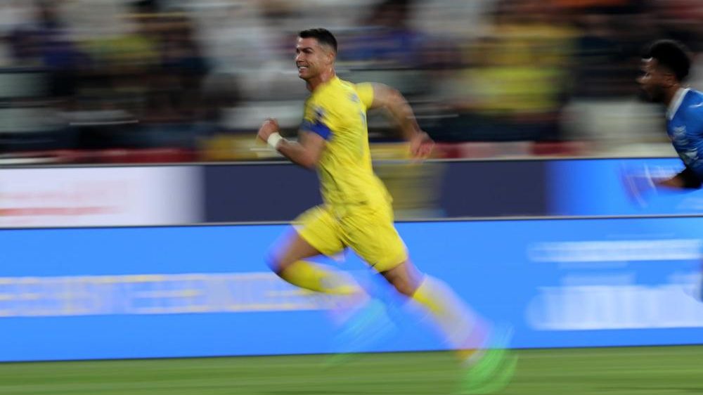 Cristiano Ronaldo celebrando su triplete con el Al Nassr ante el Al Kholood en la Liga Profesional Saudí