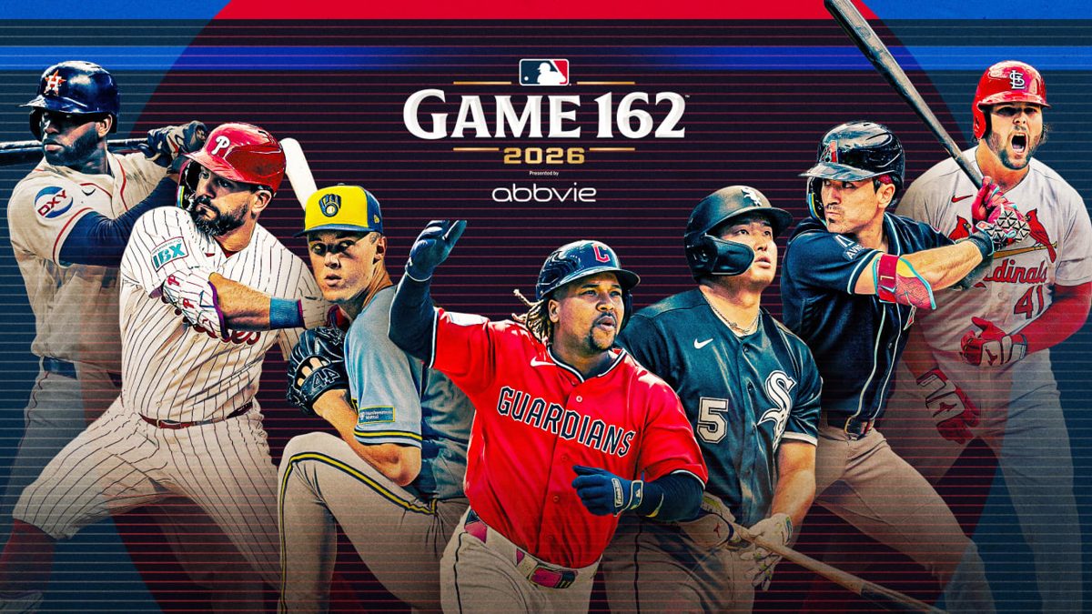 Peloteros en el campo durante el último día de la temporada regular de la MLB 2026