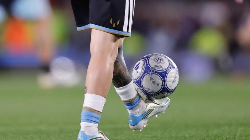 Lionel Messi recibe ovación de pie en el estadio Monumental durante su último partido con la selección argentina ante Benín