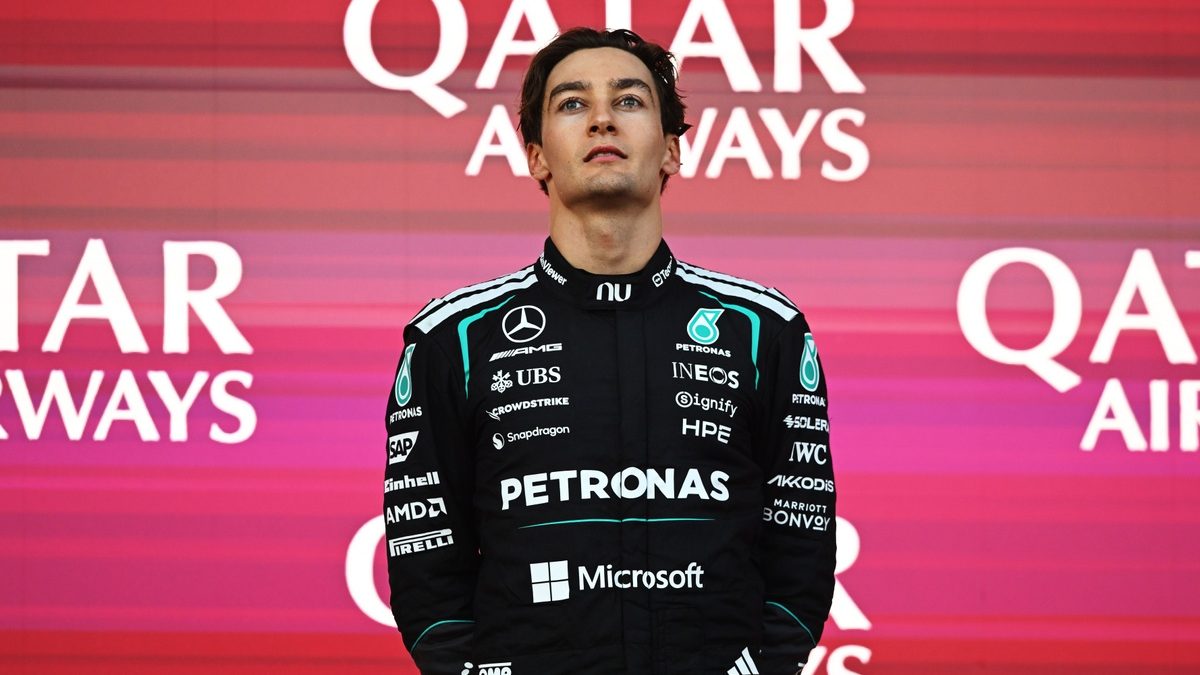 George Russell celebra su victoria en el Gran Premio de Azerbaiyán de Fórmula 1 en el Circuito de la Ciudad de Bakú