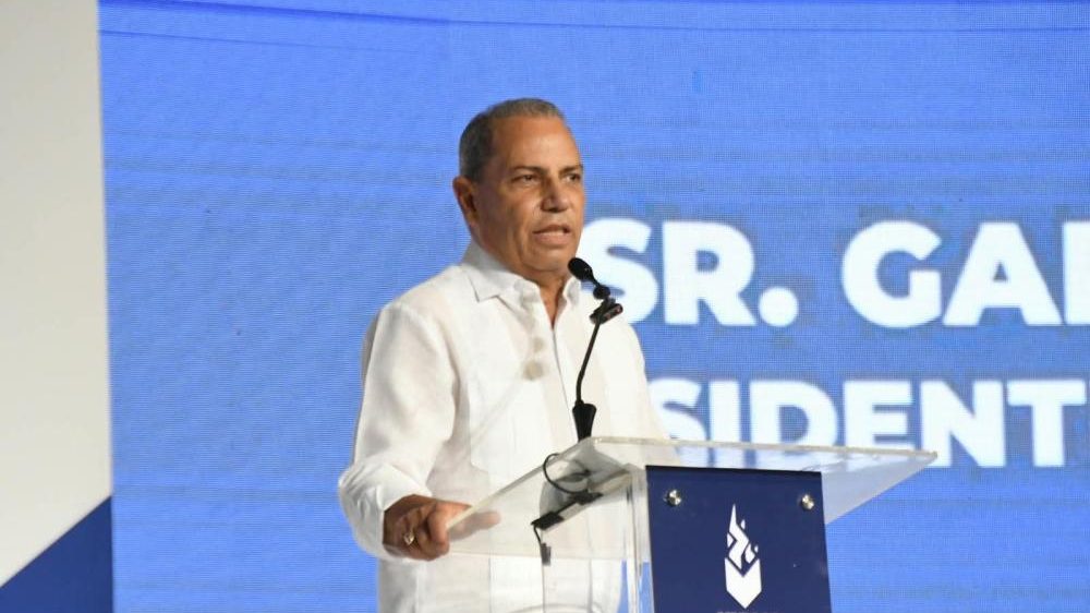 Garibaldy Bautista, presidente del Comité Olímpico Dominicano, durante pronunciamiento sobre elecciones del 2 de diciembre